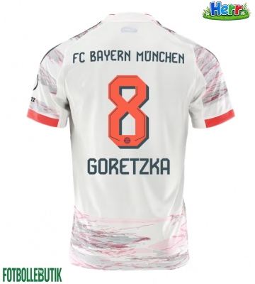 Bayern Munich Leon Goretzka #8 Bortatröja 2025-26 Kortärmad